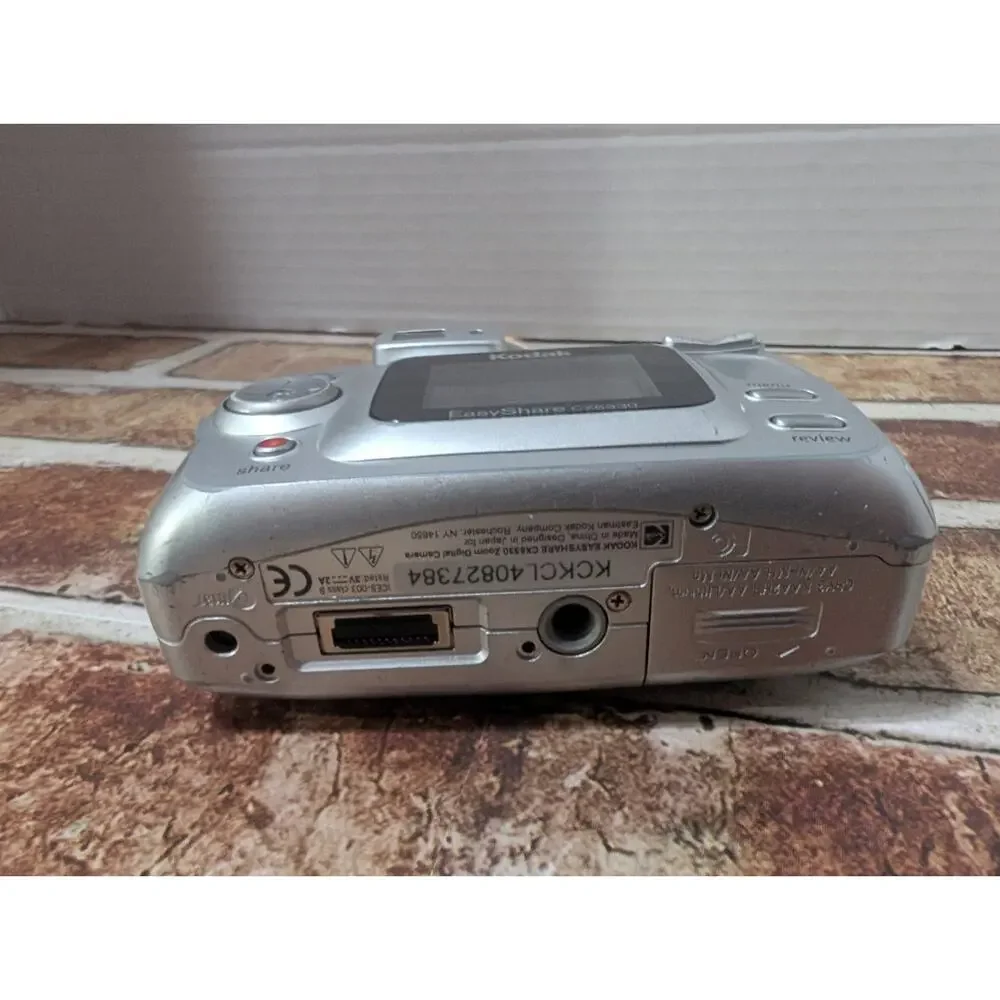 Kodak EasyShare CX6330 3.1MP Digital Camera - FOR PARTS - Does Not Power On